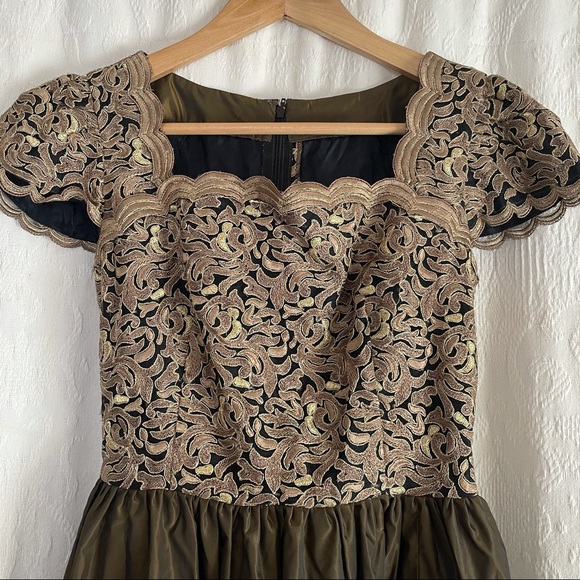 Regal Square Neckline Maxi Dress - Picture 6 of 7